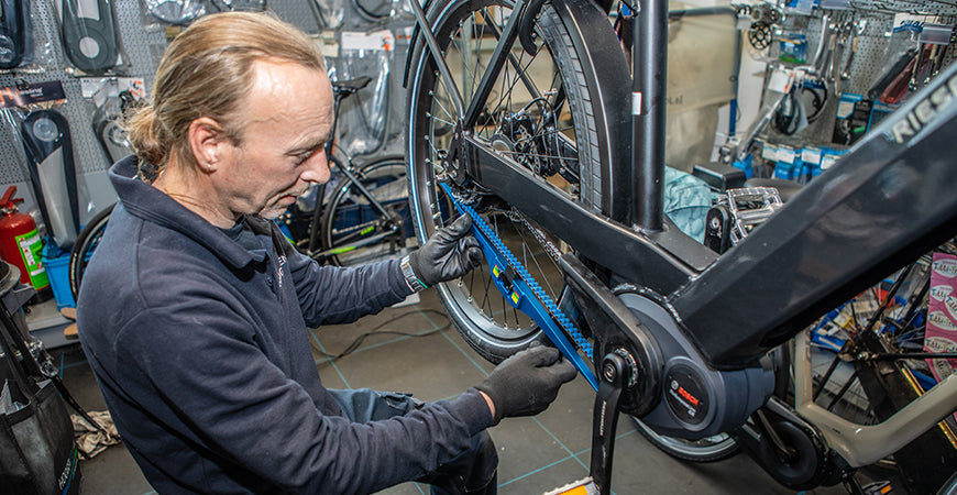 Hoe werkt laden en onderhoud bij een elektrische fiets?